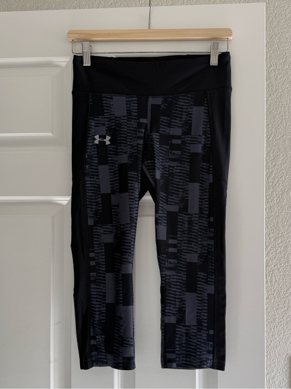 Under Armour Womens' Black Patterned Capri Leggings